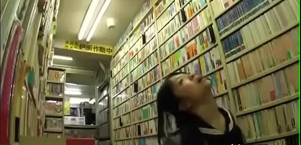  Japonesa violada en libreria